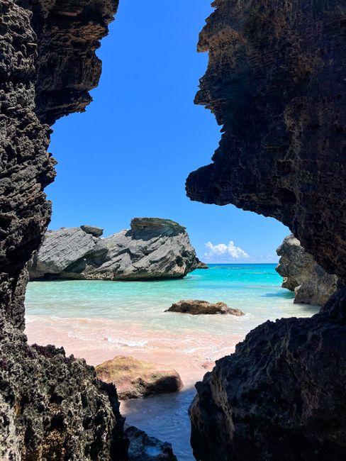 What Are the Best Beaches in Bermuda for Relaxing and Water Fun?